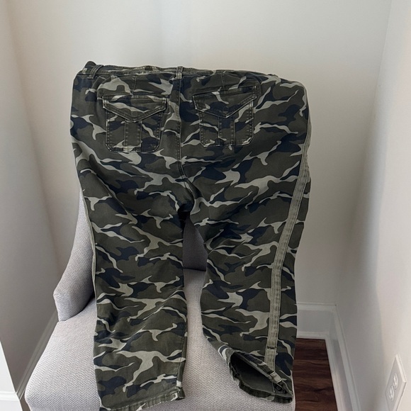 Torrid Women's plus size Camouflage Cropped Pants - Picture 2 of 3